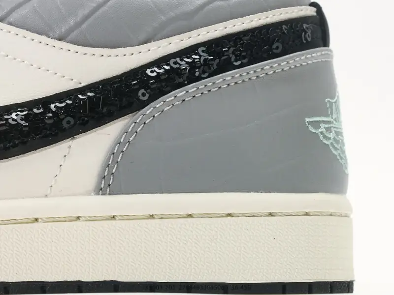 Nike Chaussures de skate Polyvalent Classique Basse IX5001-101 #27984833045063
